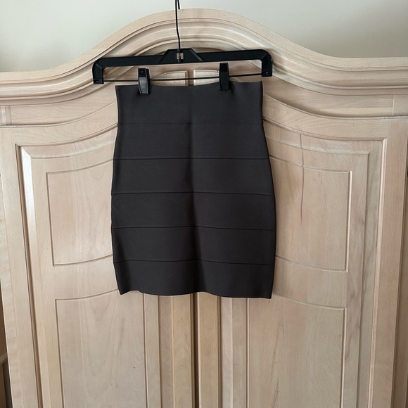 *2/$25 SALE* Grey BCBG Bandage Mini Skirt XS - Picture 1 of 3